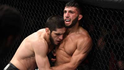 Hooker: "Makhachev vai deixar as MMA para não ter uma desforra com Tsarukyan"