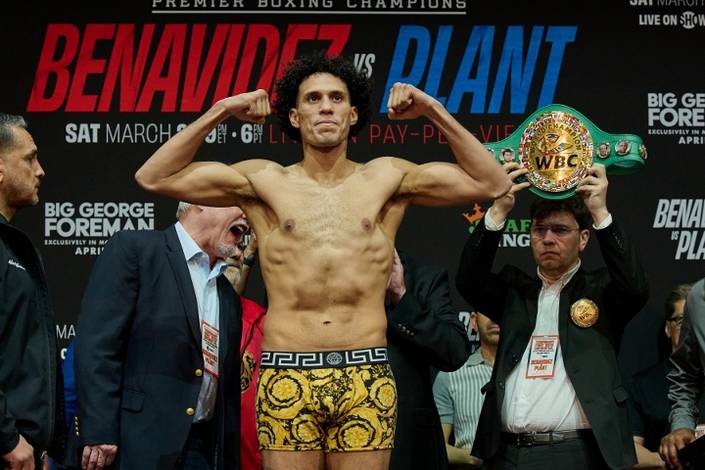 Benavidez-Plant. Weigh-in results
