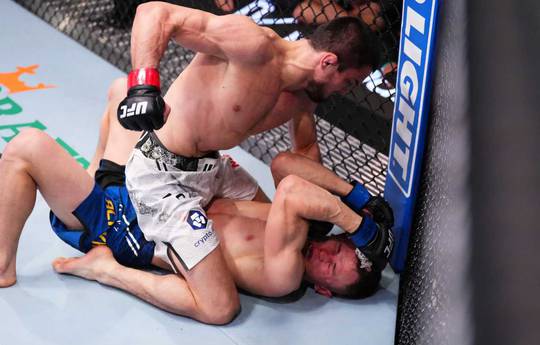 Нурмагомедов захотел бой с Сэндхагеном после победы на UFC Fight Night 238