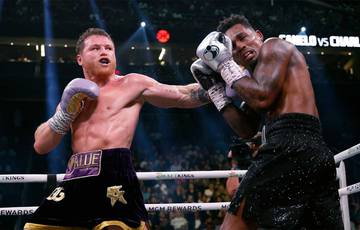 Canelo confidently beat Charlo