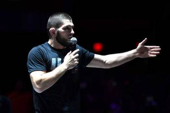 Khabib prestou homenagem a Ali