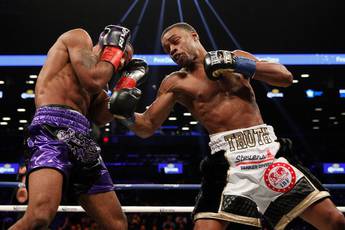 Spence brutally defeats Peterson (photo)