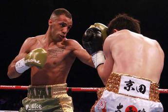 Yafai beats Muranaka, retains title (video)