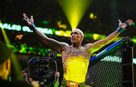 Олівейра продовжив контракт з UFC на вісім боїв