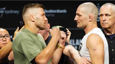 Дю Плесси дал прогноз на бой Стриклэнда с Эрнандесом