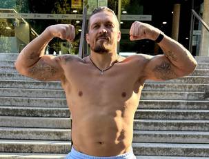 "Willkommen in meinem Fitnessstudio." Video von Usyk's Training von Daily Mail