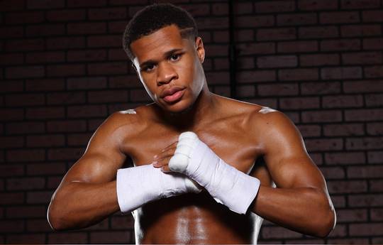 Devin Haney Extiende una Rama de Olivo a Floyd Mayweather: "Nunca Quise Falta de Respeto"