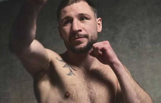 What time is Gary Cully vs Maxi Hughes tonight? Ringwalks, schedule, streaming links