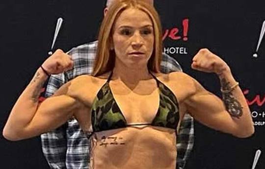 What time is Kayla Hracho vs Ayeshia Green tonight? Ringwalks, schedule, streaming links