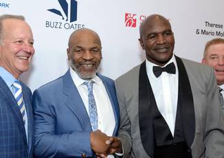 Evander Holyfield bekent zijn liefde voor Mike Tyson als hij terugdenkt aan 'bijtgevecht', Francis Ngannou reageert