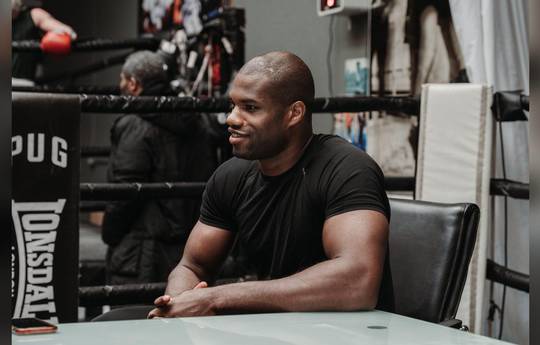 Efe Ajagba envoie un message glaçant à Anthony Joshua : "Il ne durera pas longtemps"