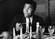 Мухаммед Али ужинает в ресторане, август 1965