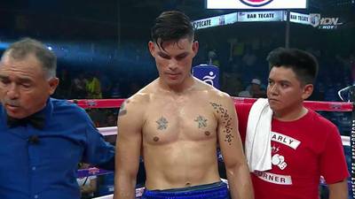 What time is Luis Reyes Acatitla vs Alfonso Flores tonight? Ringwalks, schedule, streaming links