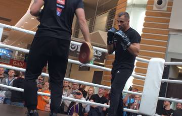 Briedis and Peres held an open training session before the fight