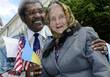 Дон Кинг и украинская бабушка позируют фотографам на улицах Льова
