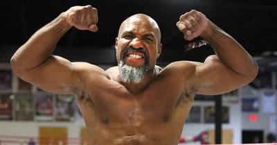 El ex campeón de los pesos pesados Shannon Briggs revela la mayor amenaza de Canelo: "Es el elegido"