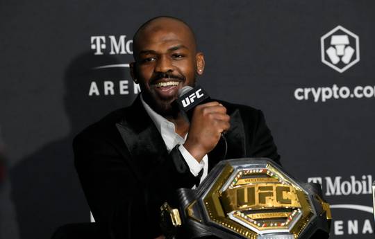 Jones sobre por qué quiere a McGregor: 'Gano ocho cifras en la UFC'