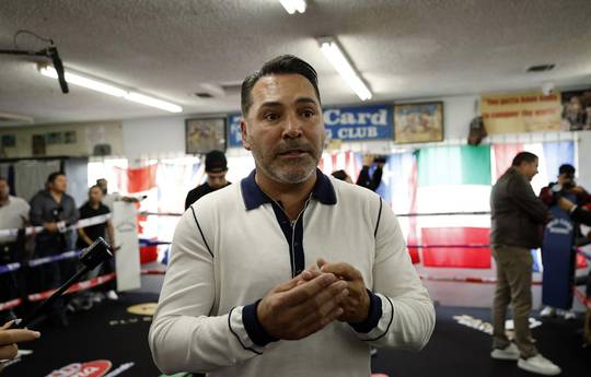 De La Hoya: "I'll be praying for Mike Tyson in this fight"