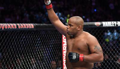 Cormier easily stops Lewis (video)