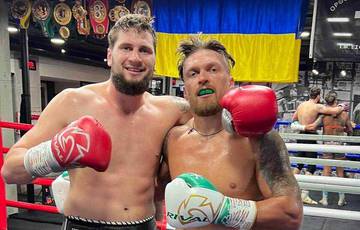 Khasanovich: "Usyk is een echte kampioen, hij zal Fury verslaan".