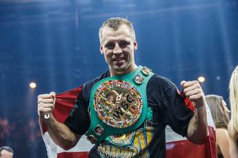 Бриедис со скрипом прошел в полуфинал WBSS, спорно одолев Гевора