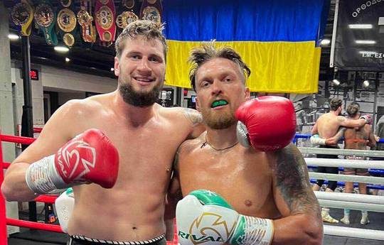 Khasanovich: "Usyk is een echte kampioen, hij zal Fury verslaan".