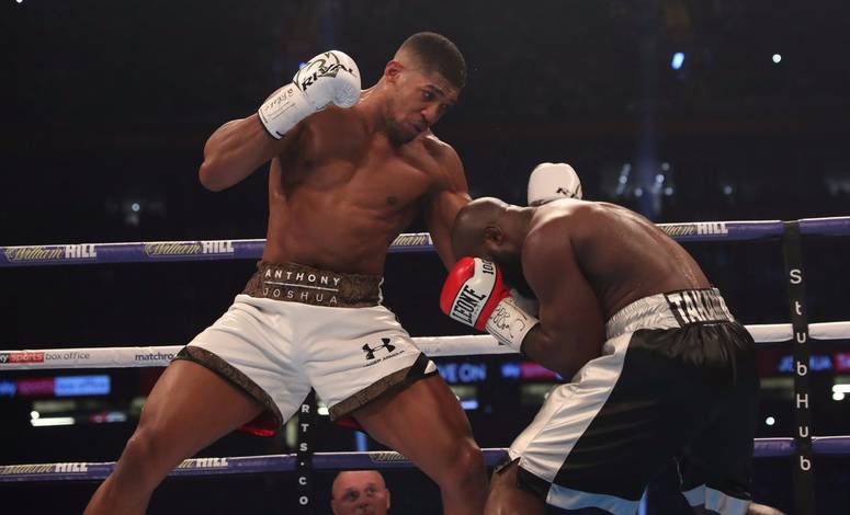 Joshua takes care of Takam in 10th (photo)
