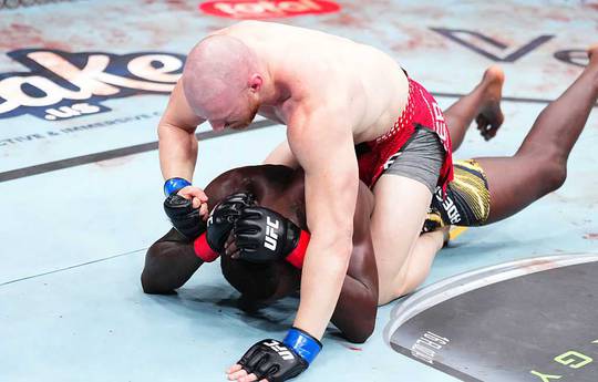 UFC Fight Night 271: Адесанья терпит четвертое поражение подряд и другие результаты