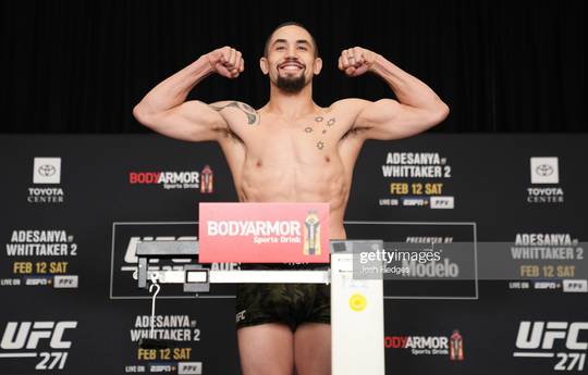 UFC 271: Adesanya and Whittaker weigh in (video)