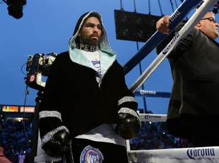 Angulo defeats Quillin on points