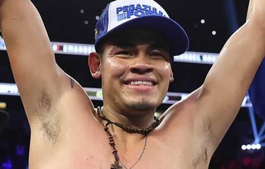 Emanuel Navarrete vs Charly Suarez - Betting Odds, Prediction