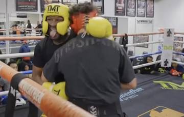 Mayweather showed how he sparred before the exhibition fight on February 25 (video)