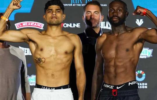 Que horas são Nishant Dev vs LaQuan Evans esta noite? Ringwalks, programação, links de streaming