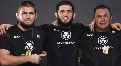 Mendes sobre Khabib: "Ele pode muito bem ser o melhor socador da divisão de pesos leves"