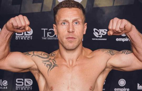 What time is James Osborne vs Liam Forrest tonight? Ringwalks, schedule, streaming links