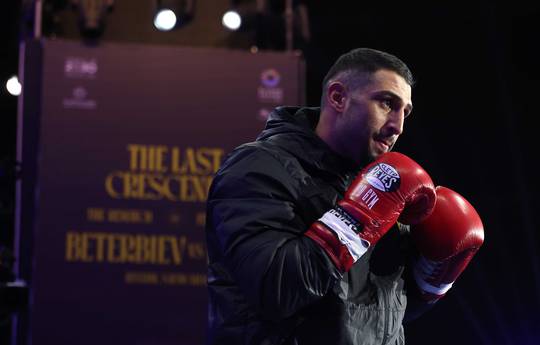 Kabayel zeigte, wie er sich auf den Kampf am 10. Januar vorbereitete