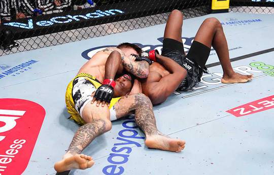 Двалiшвілі відреагував на дебютну перемогу Амосова в UFC