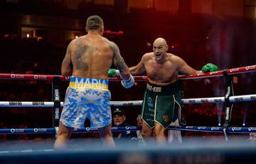 Hatton considerou justo o resultado do combate entre Usyk e Fury