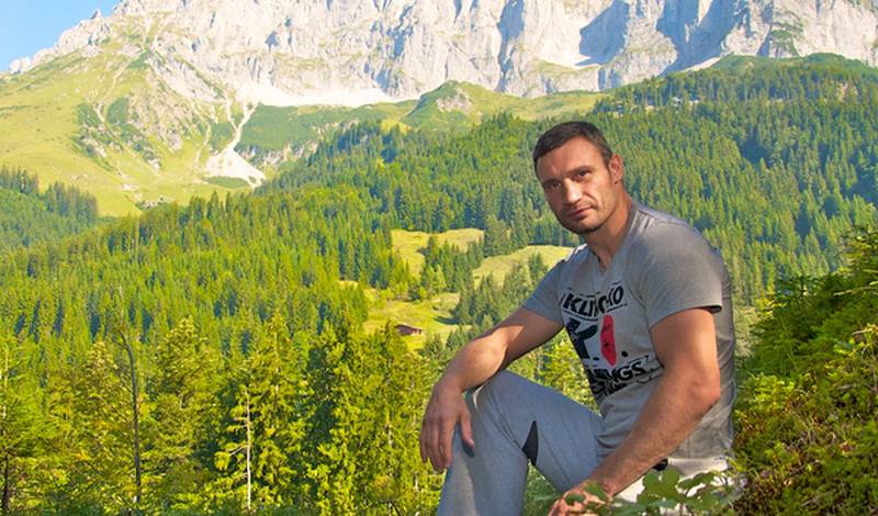 Виталий Кличко в своем тренировочном лагере в Альпах