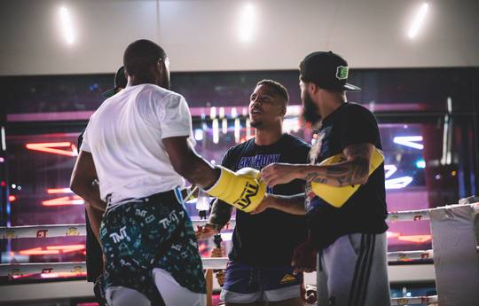 Mayweather held an open training session in Dubai (video)