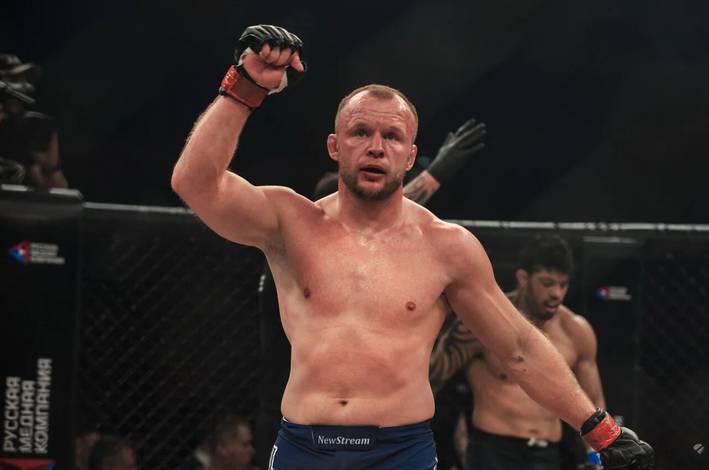 Alexander Shlemenko knocks Andrade out