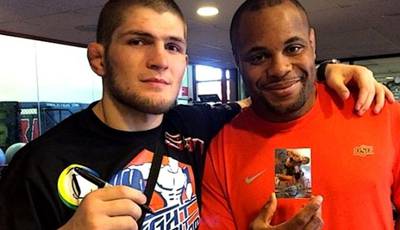 Khabib supports Cormier before his rematch with Miocic