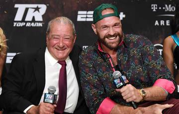 Arum stands up for Fury after scrapping his fight with Usik in February