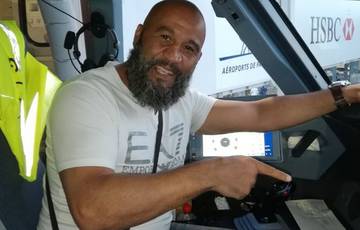 Former boxer prevented hijacking in France