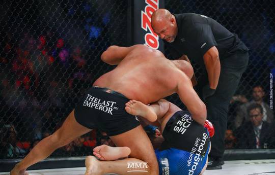 Emelianenko knocks Sonnen out in the first round (video)