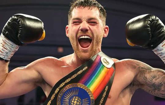 Cómo ver Sam Gilley vs Gideon Jonas - Transmisión en vivo y canales de TV
