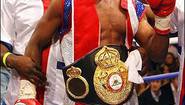 Сулейман Мбайе с поясом чемпиона WBA