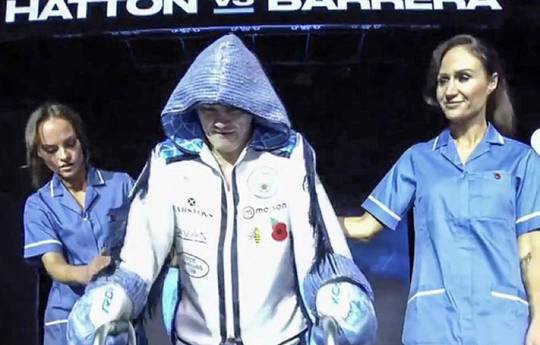 Hatton spectacularly went to his exhibition fight (video)