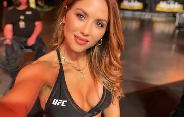 The UFC ring girl delighted fans with a hot photo