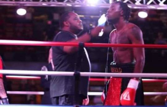 What time is Marquis Moore vs Tipton Walker tonight? Ringwalks, schedule, streaming links